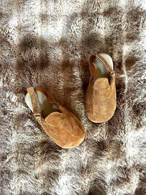 Sukou Mini | Tan Kids Velcro Clogs Faux Suede Size 11/11.5 (EU 28)